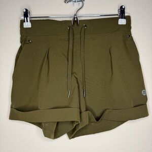 MONDETTA OUTDOOR PROJECTS Pleated Gorpcore Army Green Stretchy Hiking Shorts